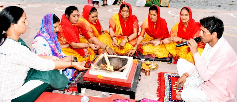 महिलाओं ने पारंपरिक श्रद्धा एवं उल्लास के साथ मनाया विश्व पृथ्वी दिवस