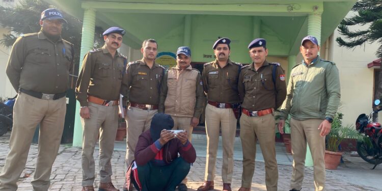 पुलिस ने स्मैक तस्कर दबोचा